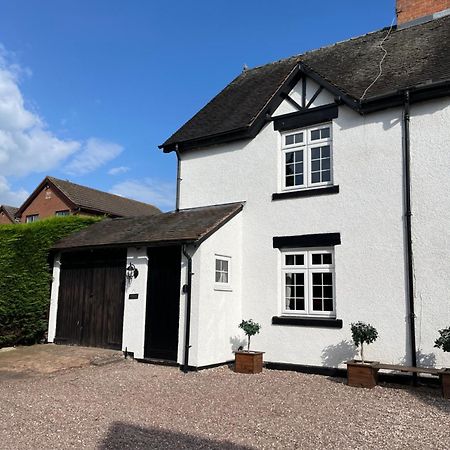 One Jubilee Cottages Shugborough Екстериор снимка