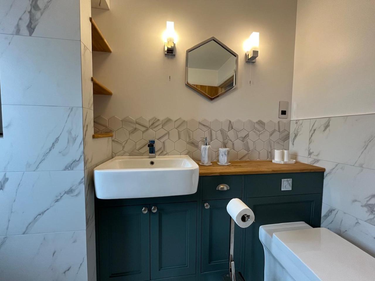 One Jubilee Cottages Shugborough Екстериор снимка