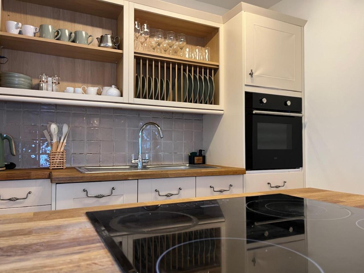 One Jubilee Cottages Shugborough Екстериор снимка